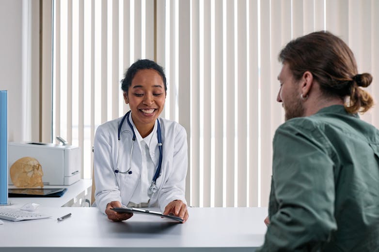 doctor-with-patient-smiling